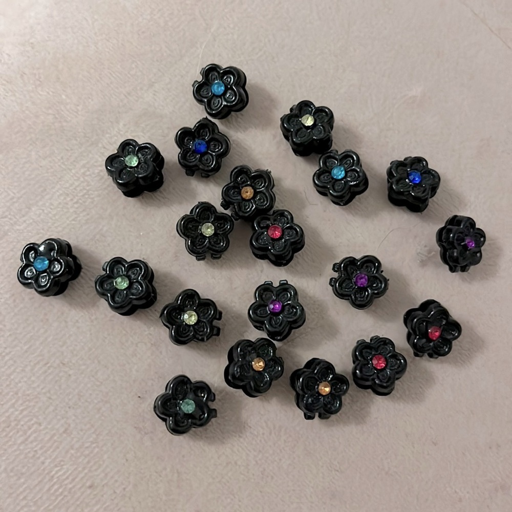 Set of 20 vintage Y2K hair charms​